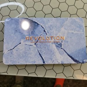 Makeup revolution forever flawless Ice palette